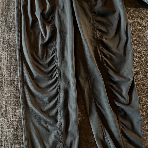 Lululemon, size 2, black - Picture 3 of 3